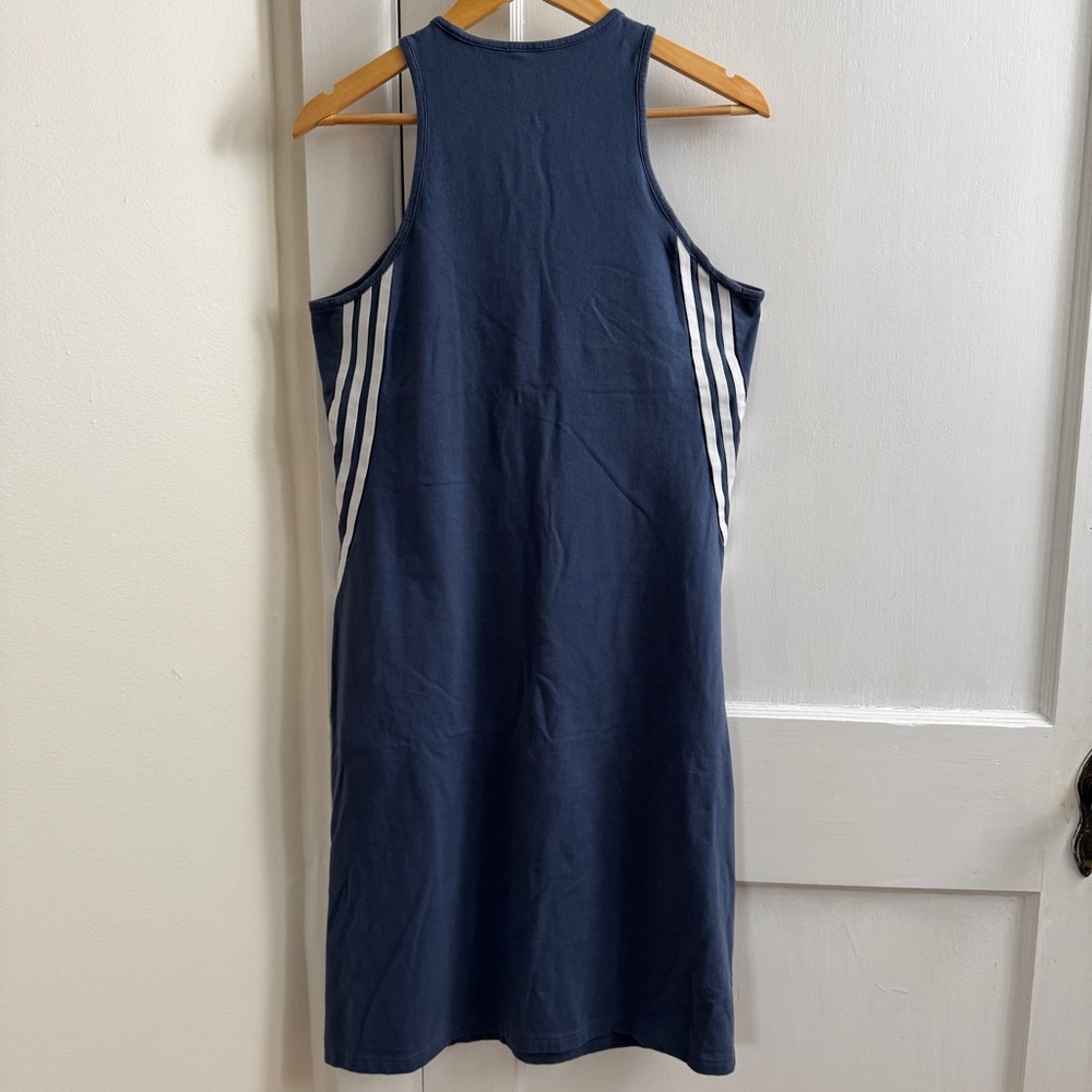 Women's Adidas Future Icons 3-Stripes Dress size Medium - Picture 3 of 6